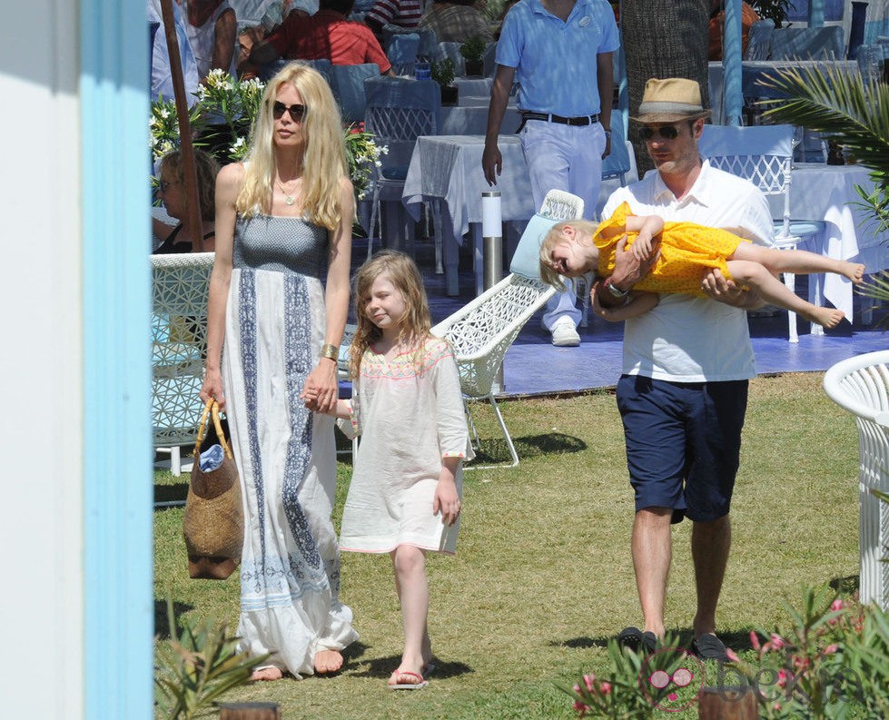 Claudia Schiffer, Matthew Vaughn y sus hijas Clementine y Cosima Violet en Marbella