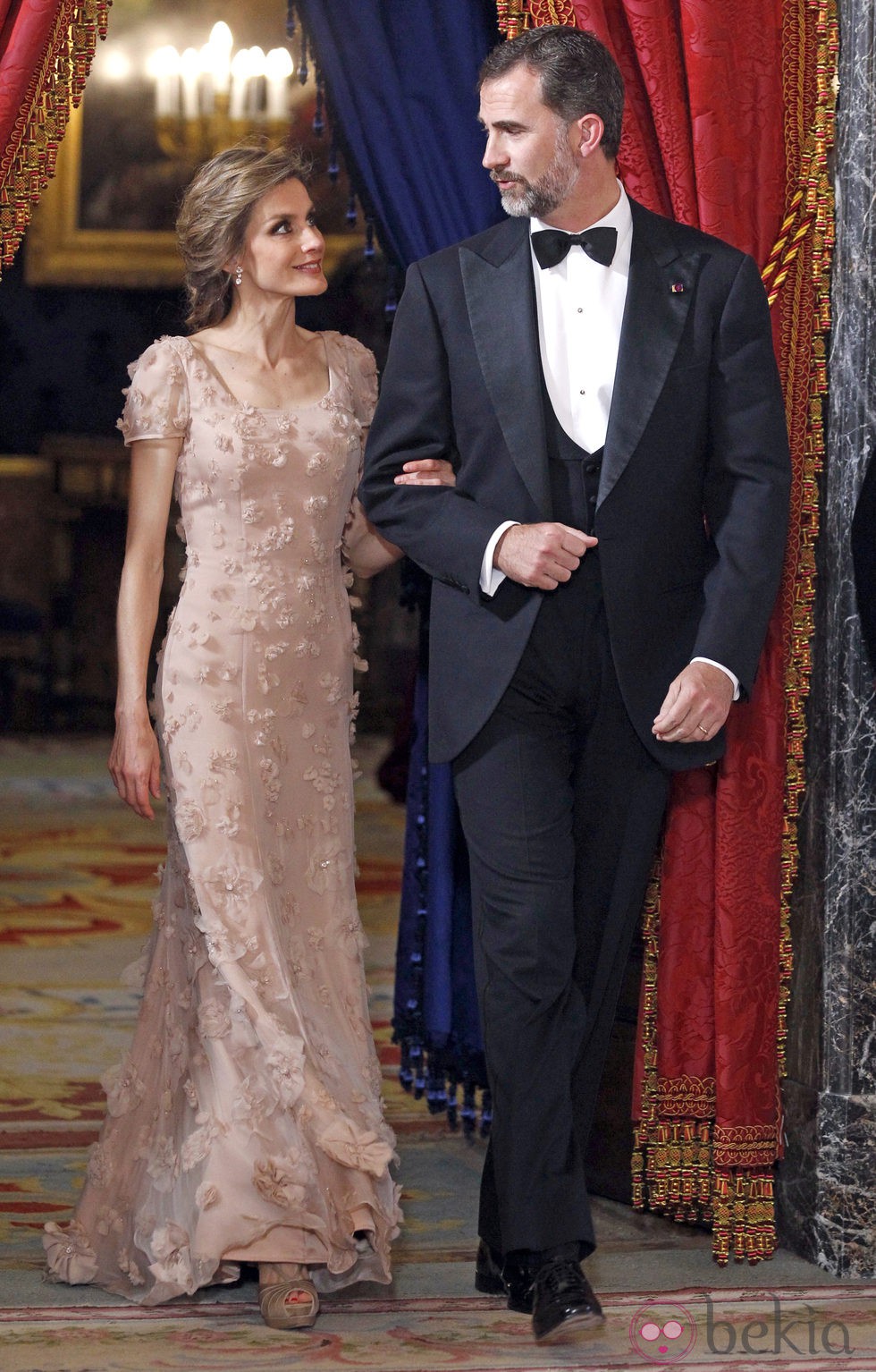 Los Príncipes de Asturias, muy cómplices en la cena de gala en honor a Naruhito de Japón