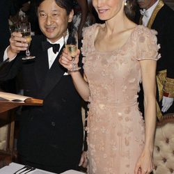 Naruhito de Japón y la Princesa Letizia brindando en una cena de gala en el Palacio Real