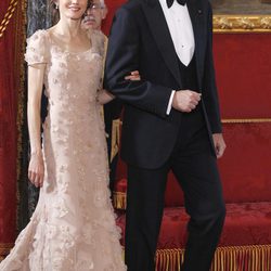 Los Príncipes Felipe y Letizia en la cena de gala en honor a Naruhito de Japón