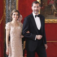 Los Príncipes Felipe y Letizia en la cena de gala en honor a Naruhito de Japón