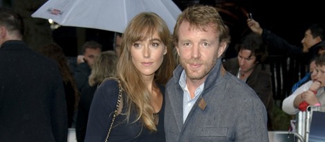 Jacqui Ainsley y Guy Ritchie en el estreno europeo de 'El Hombre de Acero' en Londres