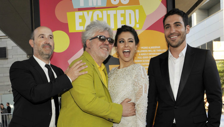 Javier Cámara, Pedro Almodóvar, Blanca Suárez y Miguel Ángel Silvestre en el estreno de 'Los amantes pasajeros' en Los Angeles