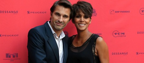 Halle Berry y Olivier Martínez presumen de embarazo en París