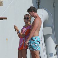 Patrick Schwarzenegger junto a su novia de vacaciones