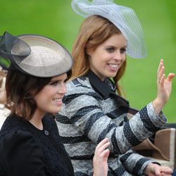 Las Princesas de York saludan sonrientes en la inauguración de Ascot 2013