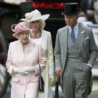 La Reina, el Príncipe de Gales y la Duquesa de Cornualles en la inauguración de Ascot 2013