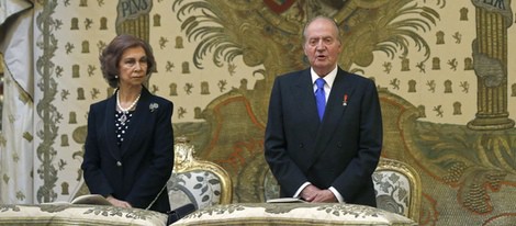 Los Reyes en la misa conmemorativa del centenario del nacimiento del Conde de Barcelona