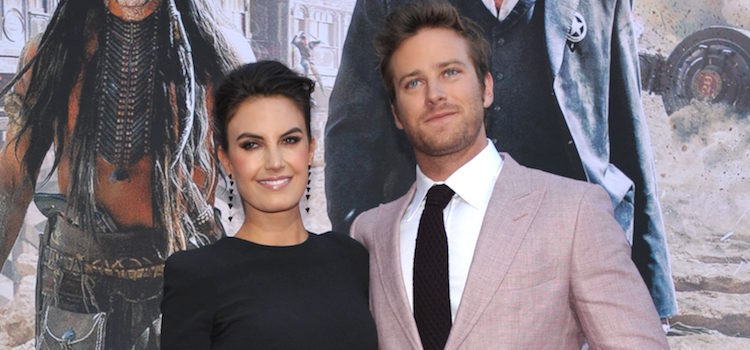 Armie Hammer y Elizabeth Chambers en la premiere de 'El llanero solitario' en Disneyland Resort