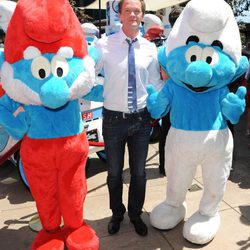 Neil Patrick Harris celebra el Día Mundial de los Pitufos en Los Angeles