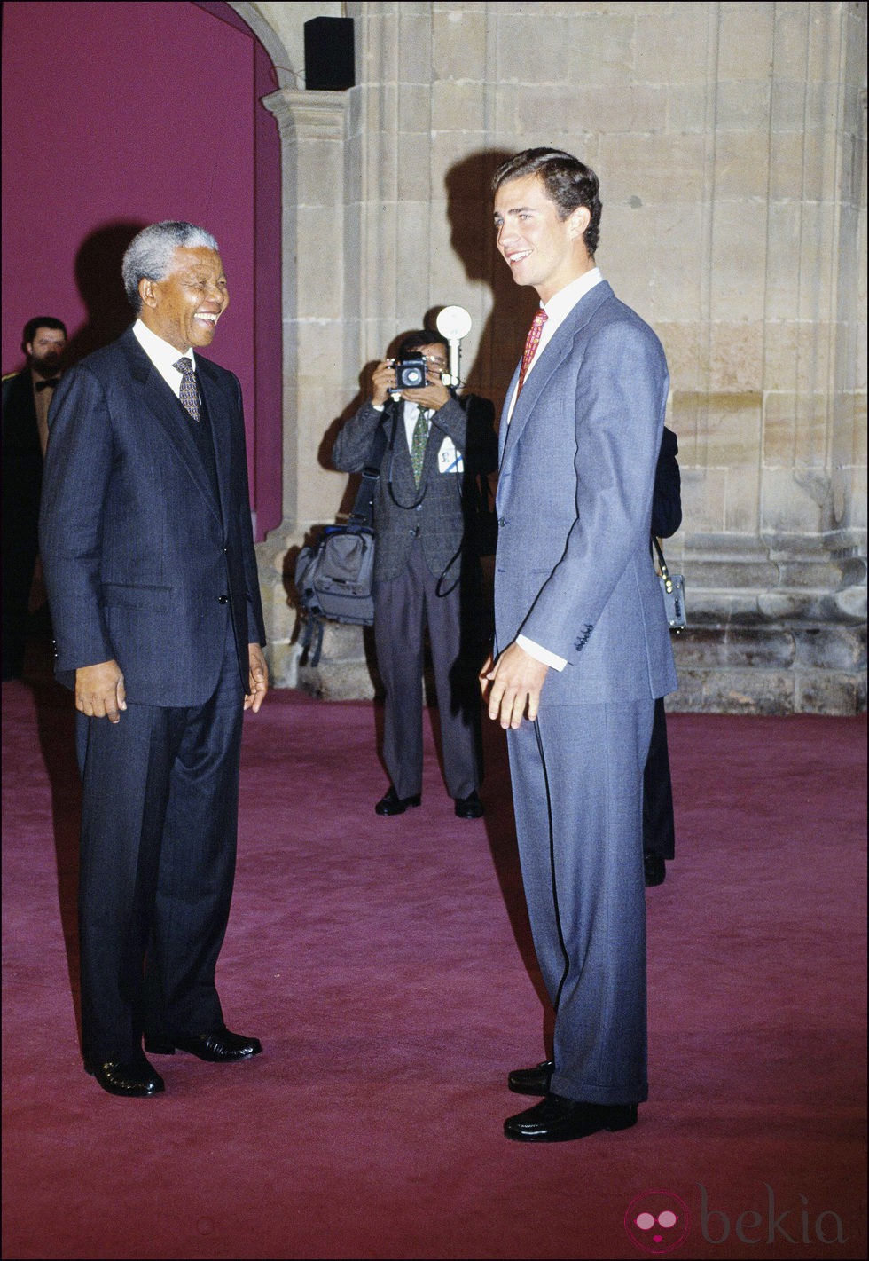 Nelson Mandela con el Príncipe Felipe en los Premios Príncipe de Asturias