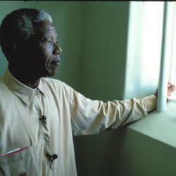 Nelson Mandela en la cárcel a principios de los años noventa