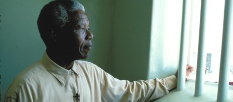 Nelson Mandela en la cárcel a principios de los años noventa