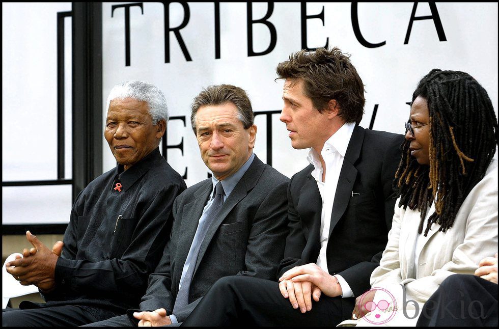 Nelson Mandela con Robert de Niro, Hugh Grant y Whoopi Goldberg en el Festival de Tribeca