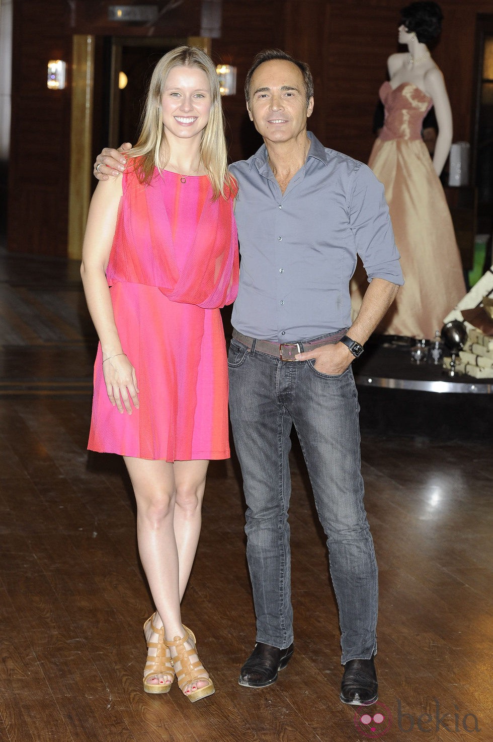 Manuela Vellés y Juan Ribó en la presentación de 'Galerías Velvet'