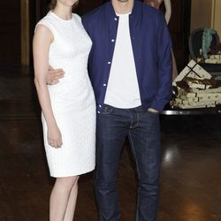 Manuela Velasco y Miguel Ángel Silvestre en la presentación de 'Galerías Velvet'