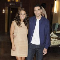 Paula Echevarría y Miguel Ángel Silvestre posando juntos en la presentación de 'Velvet'