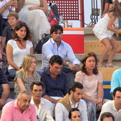 Fran Rivera y Lourdes Montes durante una novillada solidaria en Espartinas