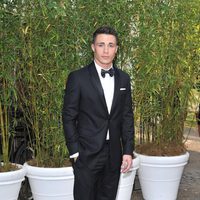 Colton Haynes en una fiesta celebrada en los jardines del Palacio de Kensington