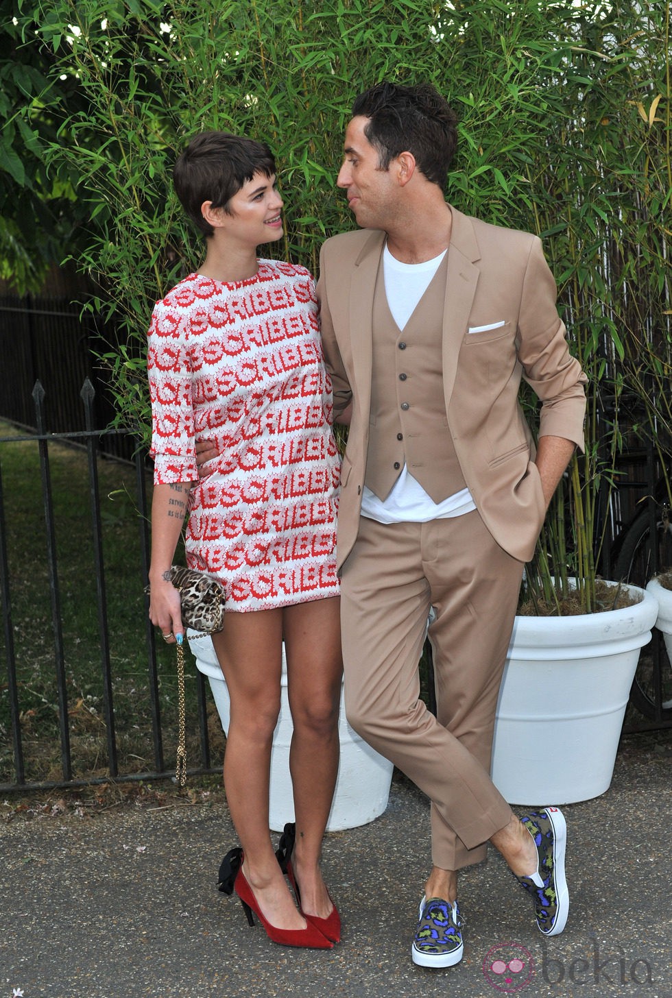 Pixie Geldof y Nick Grimshaw en una fiesta celebrada en los jardines del Palacio de Kensington