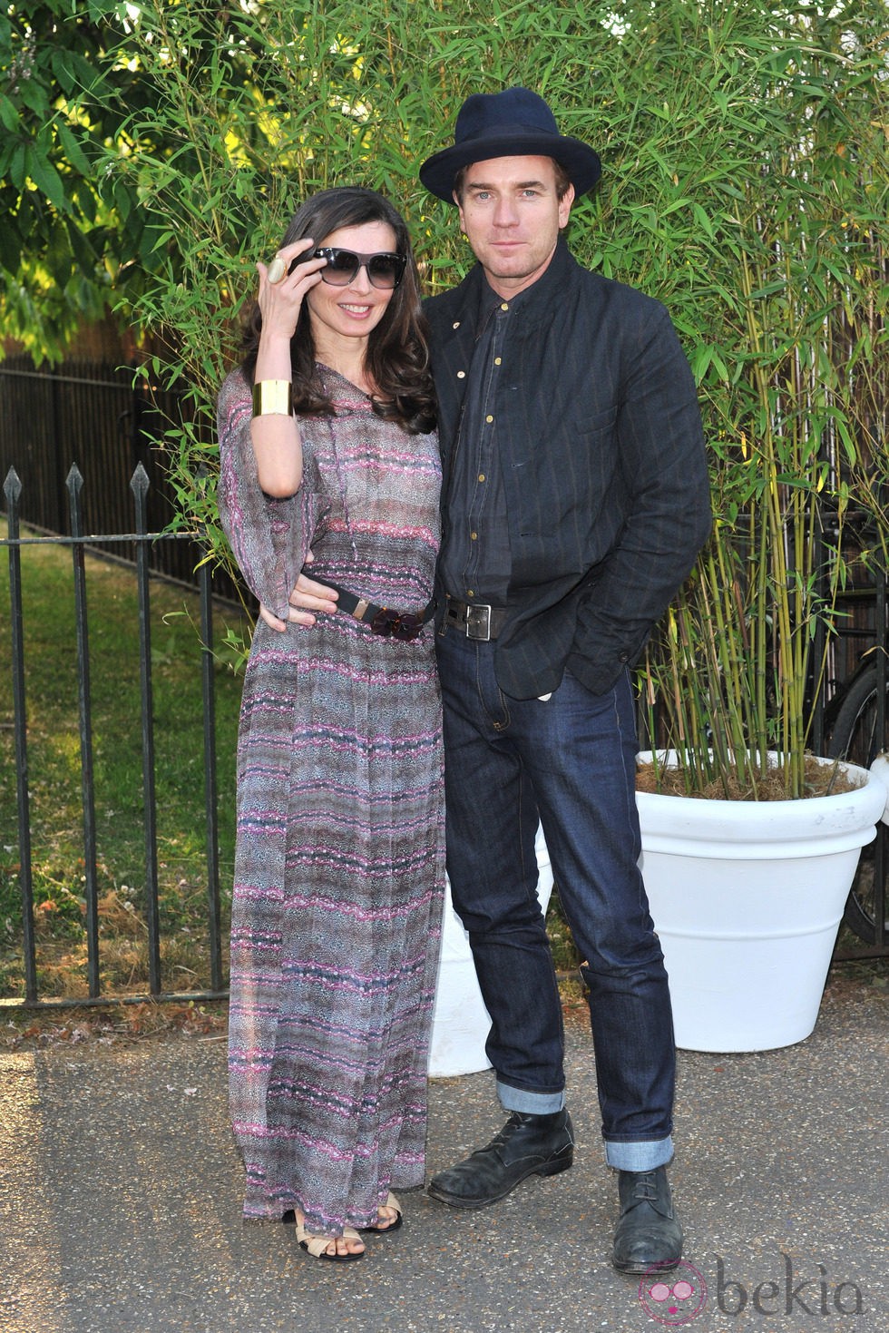 Ewan McGregor y su mujer Eve Mavrakis en una fiesta celebrada en los jardines del Palacio de Kensington