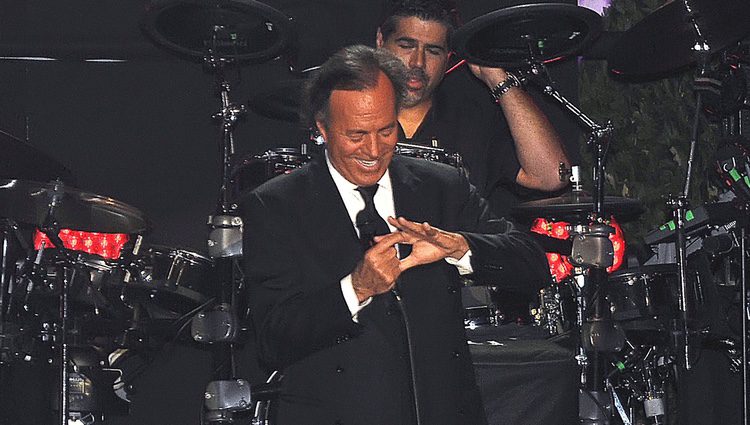 Julio Iglesias en su concierto en Barcelona