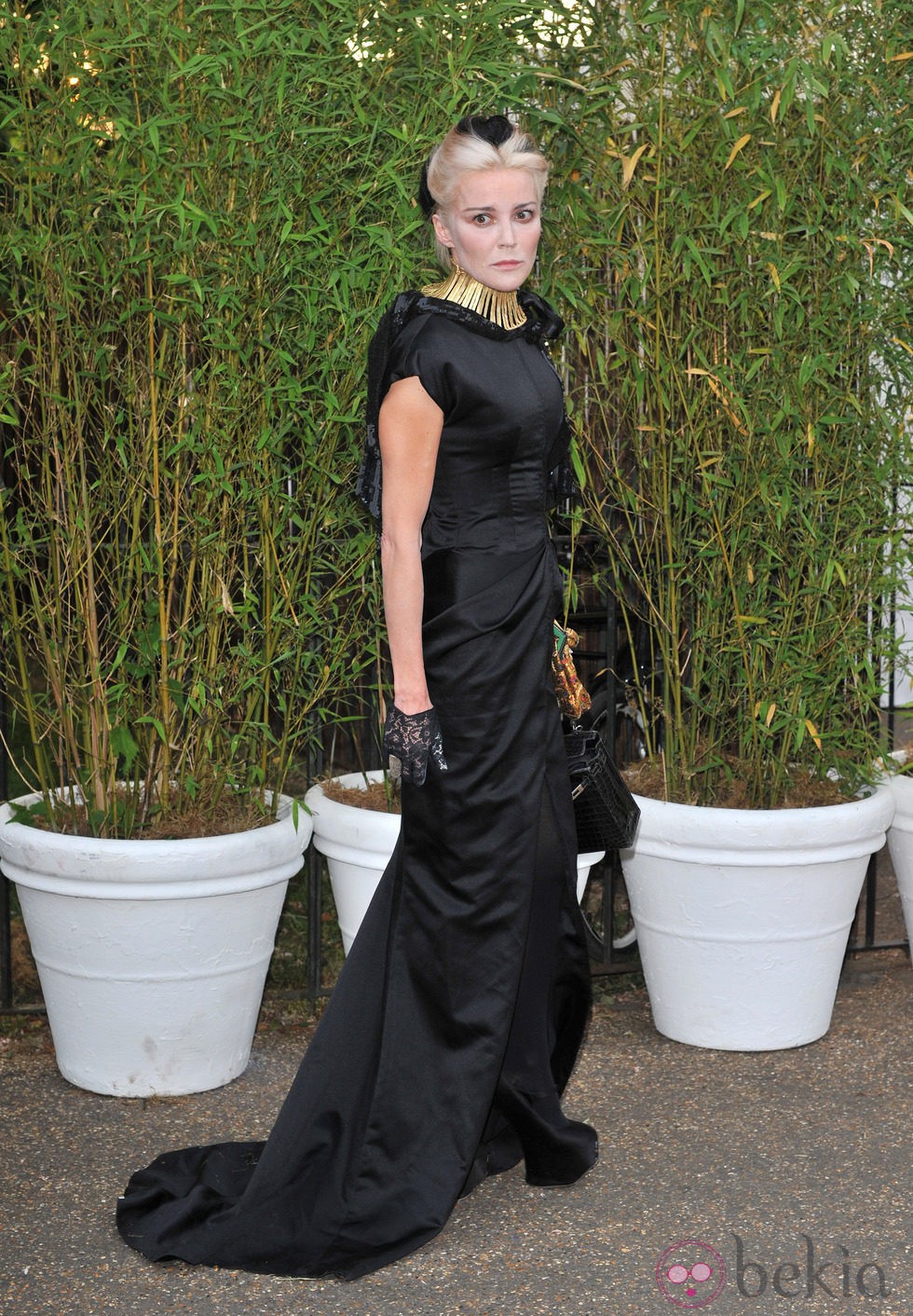 Daphne Guinness en una fiesta celebrada en los jardines del Palacio de Kensington