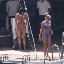 Petra y Tamara Ecclestone presumen de cuerpazo en alta mar