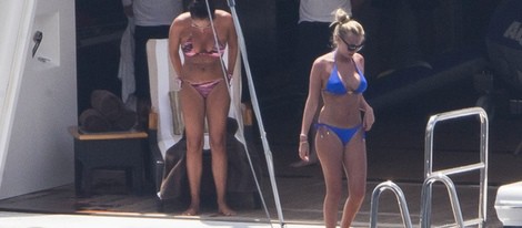 Petra y Tamara Ecclestone presumen de cuerpazo en alta mar