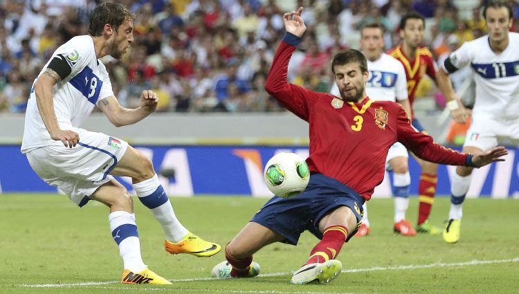 Gerard Piqué en el partido España-Italia de la Copa Confederaciones 2013