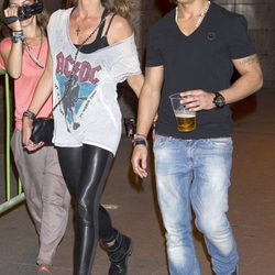 Arancha de Benito y Agustín Etienne en el concierto de Bon Jovi en Madrid