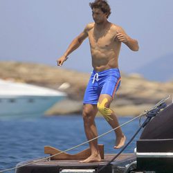 Rafa Nadal da un salto junto al mar durante sus vacaciones en Ibiza