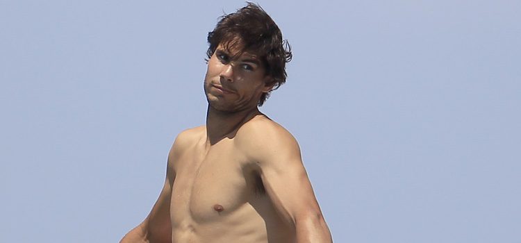 Rafa Nadal en bañador en un barco en Ibiza