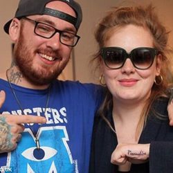 Adele con el tatuador Bang Bang