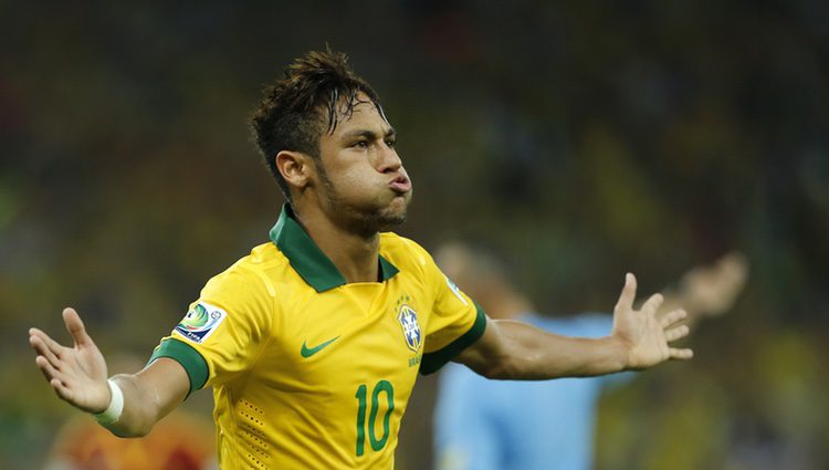 Neymar celebra el gol de Brasil en la final de la Copa Confederaciones 2013