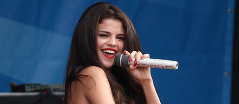 Selena Gomez actúa en la fiesta de cumpleaños de 103.3 AMP Radio en Boston