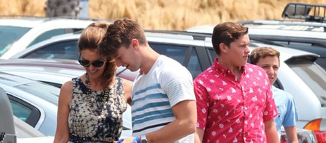 Maria Shriver pasea junto con Patrick y Christopher Schwarzenegger en Malibú