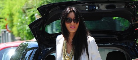 Pilar Rubio muy sonriente por las calles de Madrid