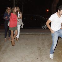 Ana Fernández y Santiago Trancho en la inauguración de una terraza en Madrid