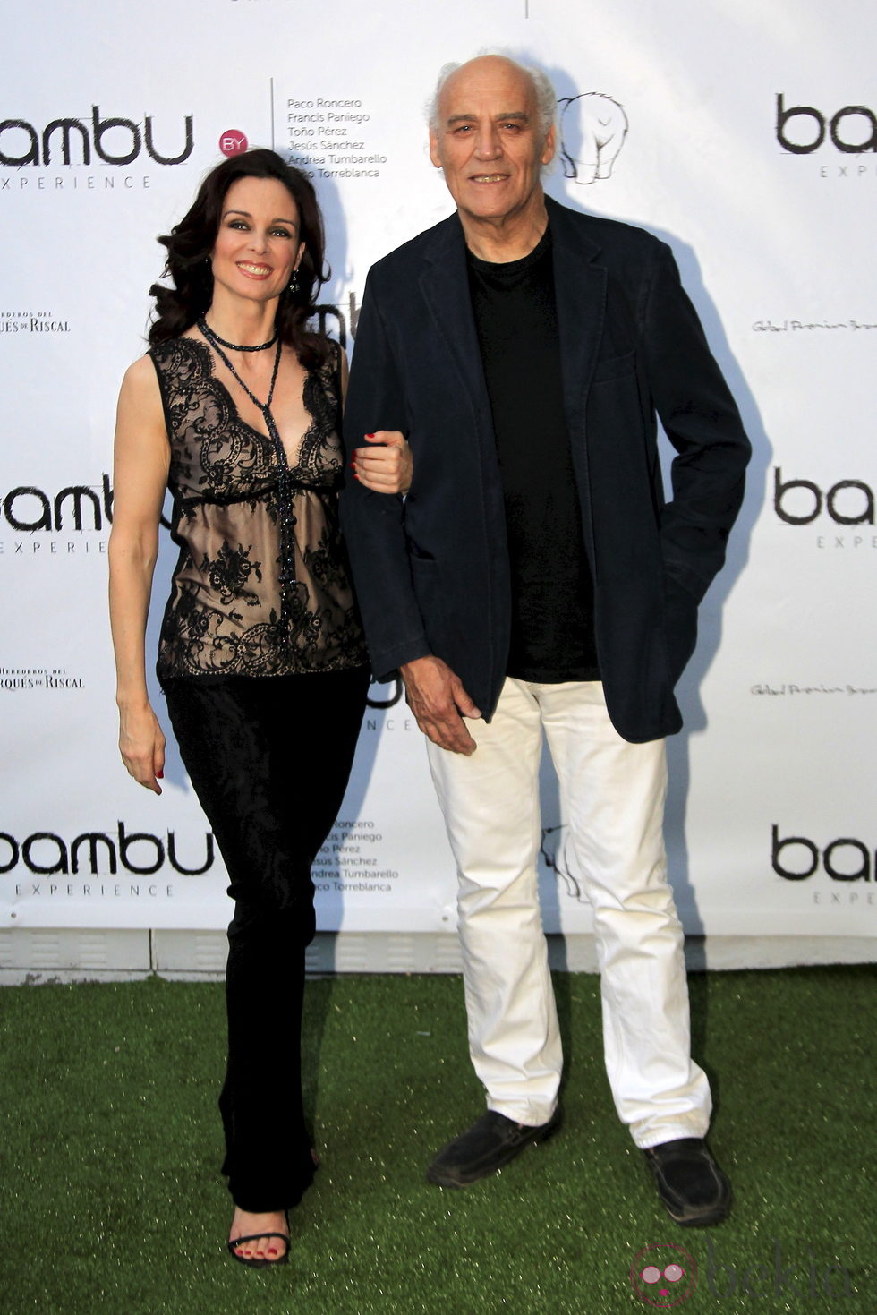 Silvia Marsó y Manuel de Blas acompañada en la fiesta del quinto aniversario de Bambú