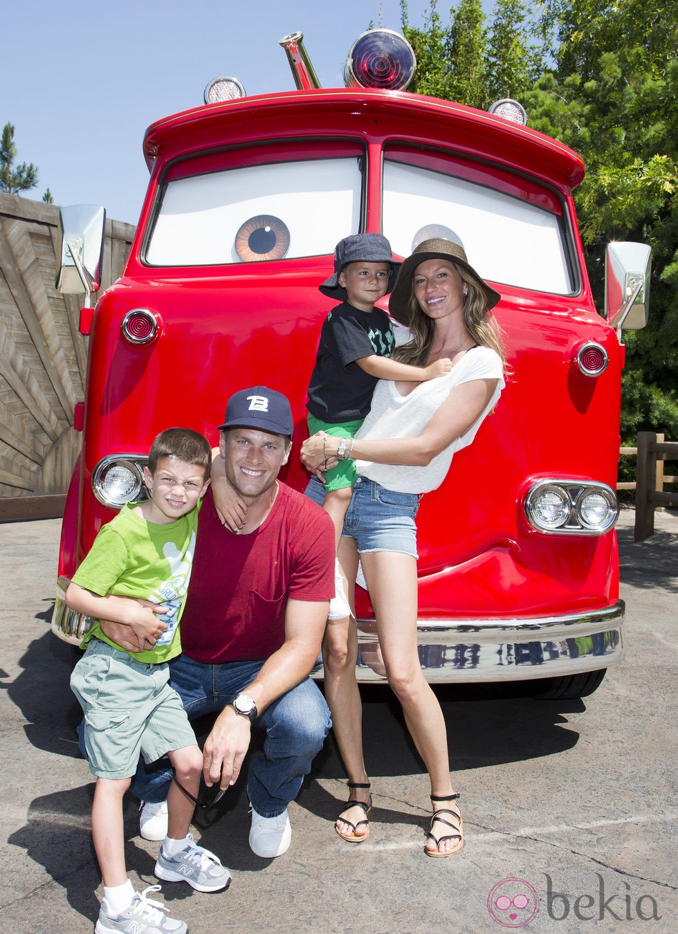 Gisele Bündchen con su marido Tom Brady y su hijo Benjamin en Disney World