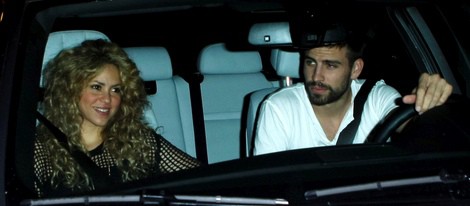 Gerard Piqué y Shakira a la salida de un restaurante en Los Angeles