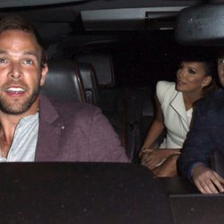 Eva Longoria en un coche con Ernesto Arguello y Matthew Hussey en Hollywood