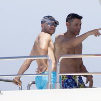 Jesús Vázquez y Roberto Cortés disfrutan del verano en un barco en Ibiza