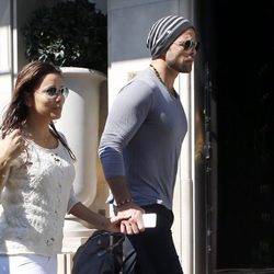 Eva Longoria y Ernesto Arguello pasean por las calles de París