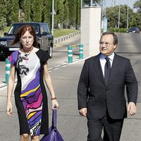 Gloria Lomana y Maurizio Carlotti en la capilla ardiente de Concha García Campoy