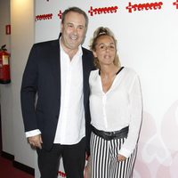 Rocío Carrasco acompañada en la presentación de la obra de teatro 'Más sofocos' en Madrid