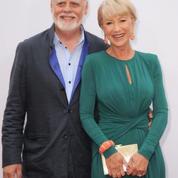 Helen Mirren y Taylor Hackford en el estreno de 'Red 2' en Los Ángeles