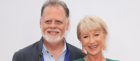 Helen Mirren y Taylor Hackford en el estreno de 'Red 2' en Los Ángeles