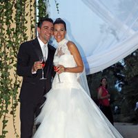 Xavi Hernández junto a su esposa Nuria Cunillera en su boda